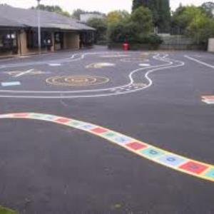 Should school playgrounds be fairly big?